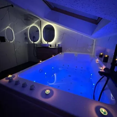 Duplex Avec Jacuzzi + Billard