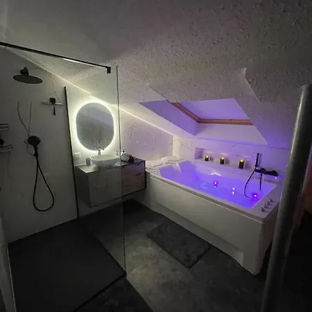 Appartement Duplex Avec Jacuzzi + Billard